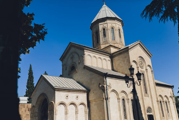 Tsminda Sameba church near Kazbegi Stepancminda village, Georgia, Caucasus. - Valokuva, kuva