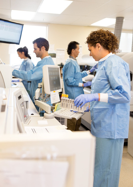 Scientists Working In Laboratory - Foto, Bild
