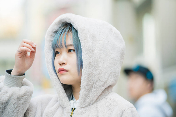 Young Asian woman with blue hair in Shibuya (Tokyo, JAPAN) - 写真・画像