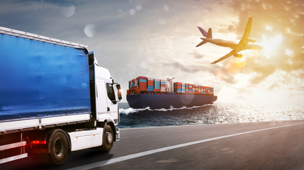 Transport towarów drogą morską, lądową i powietrzną statkiem towarowym, ciężarówką i samolotem - Zdjęcie, obraz