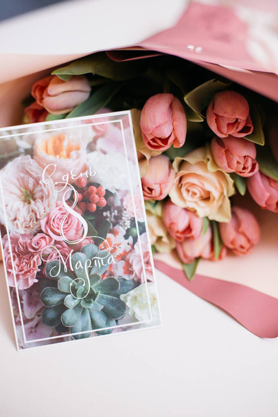 ピンクと桃の花の花束グリーティングカード - 写真・画像