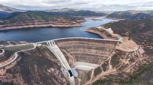 Aerial. Reservoir dam Odelouca of drinking water in the Algarve region of Portugal. Monchique. - Fotoğraf, Görsel