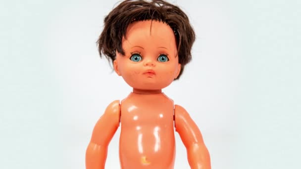 Іграшкова пластикова лялька-ді-джей грає вініл на палубах
 - Кадри, відео