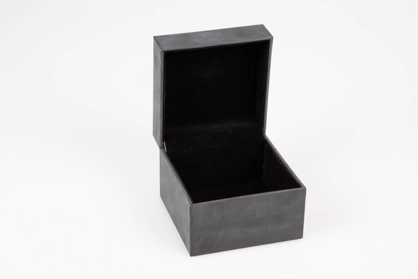 Musta laatikko auki koruja lahja mockup malli tyhjä
 - Valokuva, kuva