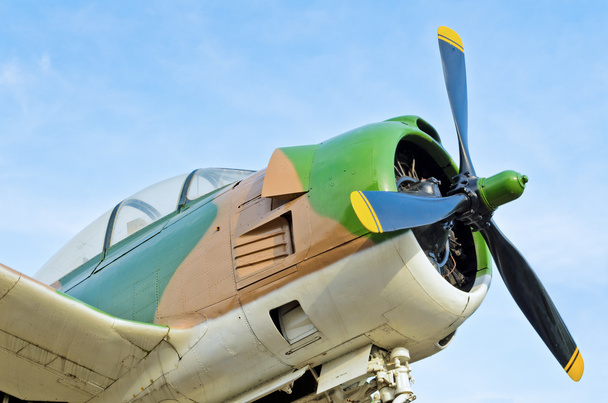 samolot myśliwski w II wojnie światowej na tle nieba - Zdjęcie, obraz