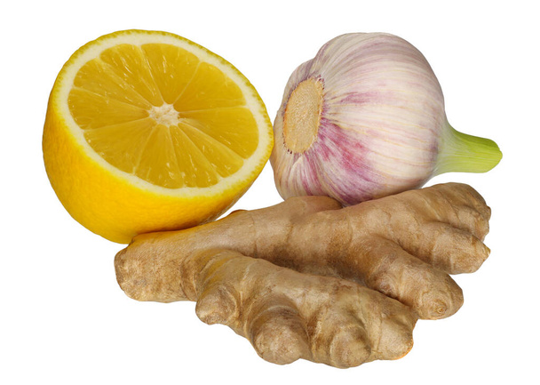 knoflook, citroen, gember geïsoleerd op witte achtergrond - Foto, afbeelding