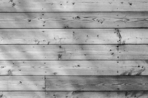 黒い木の背景-灰色の水平方向の板、木製の家の壁 - 写真・画像