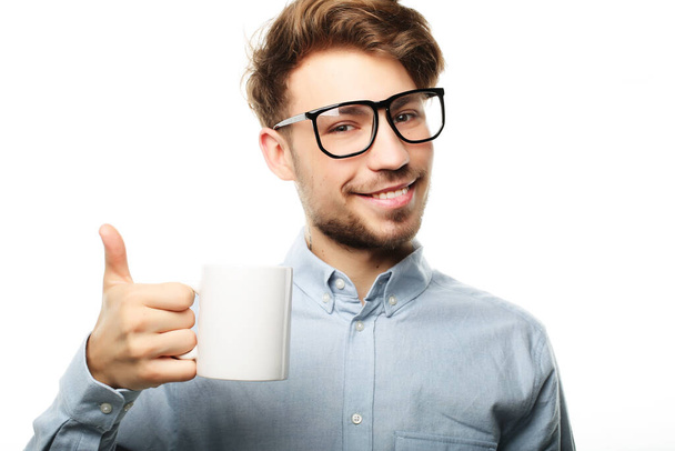 Handsome man in casual clothes holding a cup - Foto, immagini
