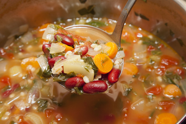 Sopa de verduras fresca casera
 - Foto, imagen