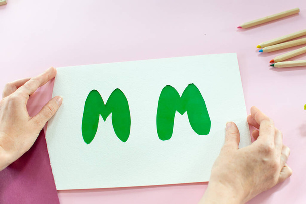 Instruction step 2. DIY greeting card as a gift for moms day with an applique with a flower made of paper. - Fotó, kép