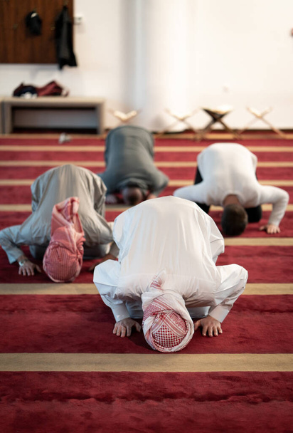 Muslim praying inside beautiful mosque - Foto, imagen