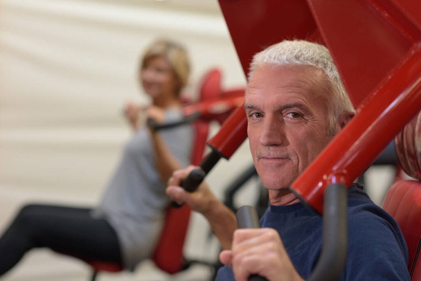active senior man lift weights at the gym - Φωτογραφία, εικόνα