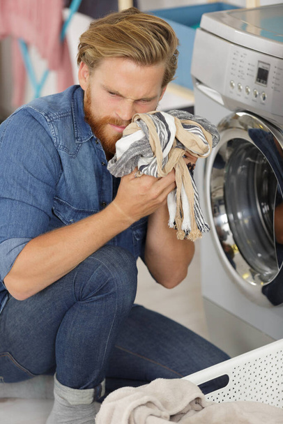 man doing laundry and man - Foto, imagen
