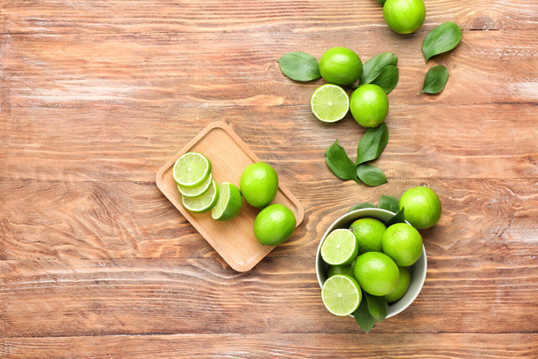 Fresh limes on wooden background - Φωτογραφία, εικόνα