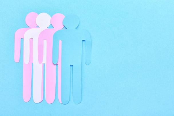 Ihmishahmoja väritaustalla. Transsukupuolisuuden käsite - Valokuva, kuva