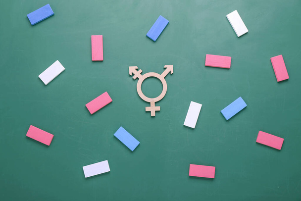 Renk arkaplanındaki transseksüelin sembolü - Fotoğraf, Görsel