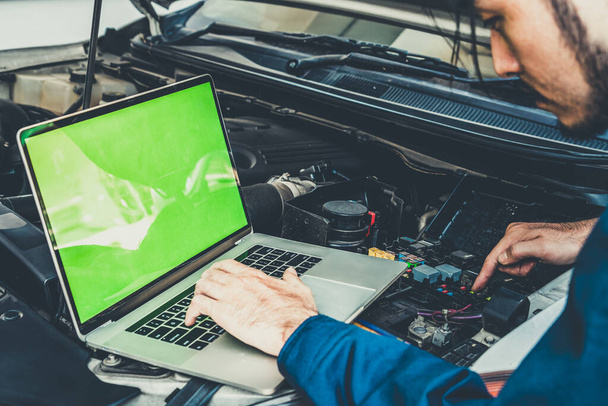 Professional mechanic providing car repair and maintenance service in auto garage. Car service business concept. - Фото, изображение