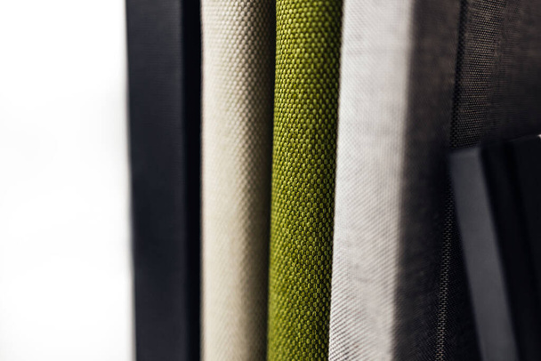 τέσσερα στέκεται photobooks με όμορφα υφασμάτινα καλύμματα - Φωτογραφία, εικόνα
