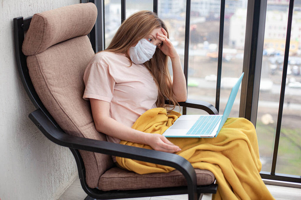 Sick woman working with laptop at home - Photo, Image