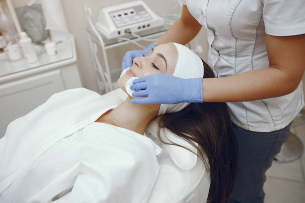 Woman in cosmetology studio on a procedures - Foto, Bild