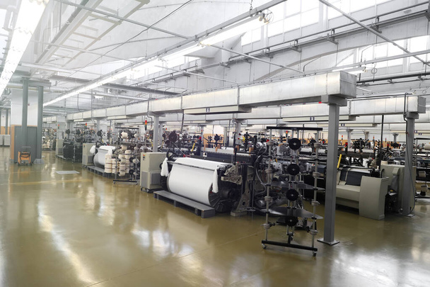 Máquinas para la producción de tejido. Fábrica para la producción de hilos y tejidos - Foto, Imagen