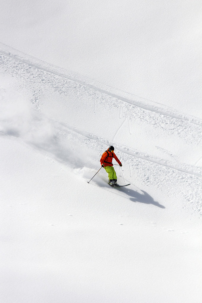 Skieur en poudre profonde, freeride extrême
 - Photo, image