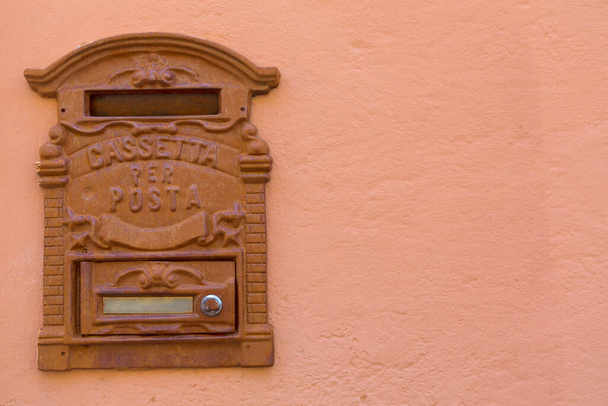 old italian letter box on pink wall in Bari, italy, cassetta per posta - Fotó, kép