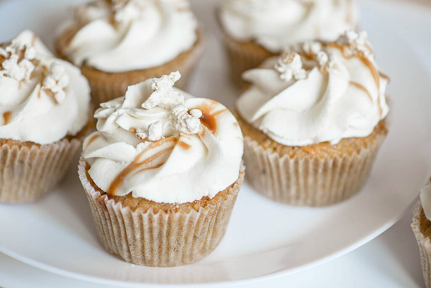 Beautiful white cupcakes on a white plate. - Fotografie, Obrázek