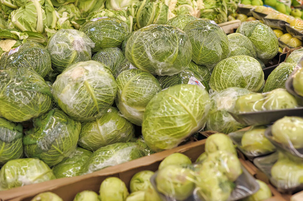cabbage for sale in a store - Foto, Bild
