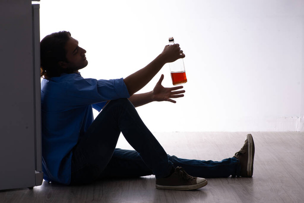 Young man suffering from alcoholism - Foto, immagini