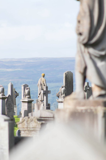 Quelques tombes au cimetière du village écossais
 - Photo, image