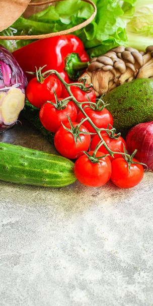 zöldségek egészséges táplálkozás, nyers bio ételek Menü koncepció. háttér felülnézet másolás hely szöveg, keto vagy paleo étrend - Fotó, kép