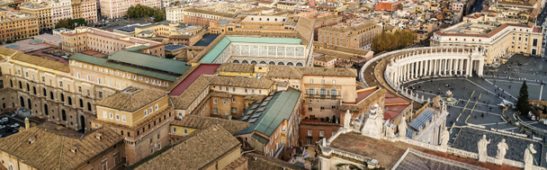 горизонтальна концепція площі Сан-П'єтро з історичними будівлями у Ватикані.  - Фото, зображення