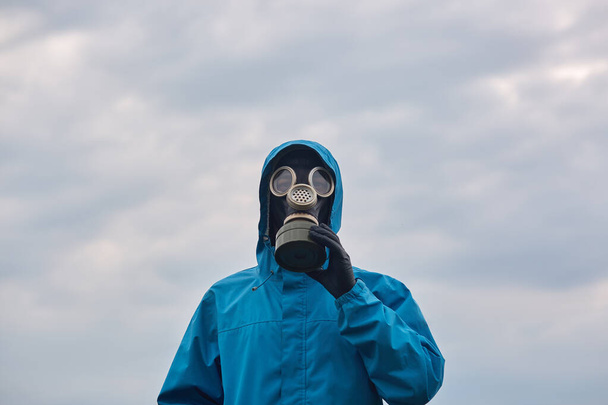 Closeup portrait of chemical scientist or ecologist posing outdoor, dresses blue uniform and respirator, scientist explores surroundings, calls on to protect our environmental. Ecology concept. - Foto, Bild