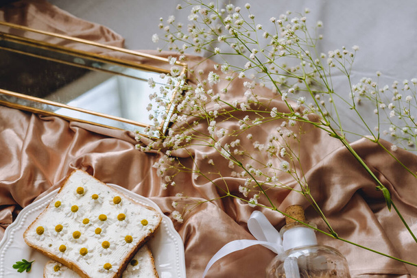 Toast bread sandwich with chamomile flowers. - Fotoğraf, Görsel