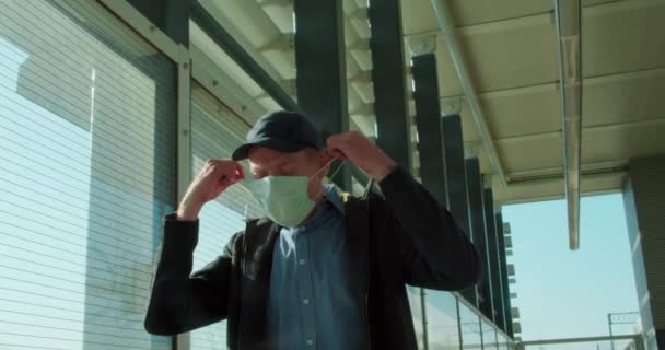Man taking off face mask - Filmati, video