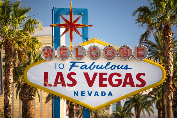 Nevada 'daki muhteşem Las Vegas karşılama işaretine hoş geldiniz. - Fotoğraf, Görsel