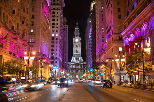 Vista notturna sul municipio di Filadelfia in Broad Street in Pennsylvania USA - Foto, immagini
