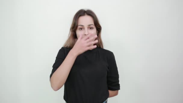 muchacha sorprendida cubrió su cara con su mano como señal de desacuerdo, protesta
 - Metraje, vídeo
