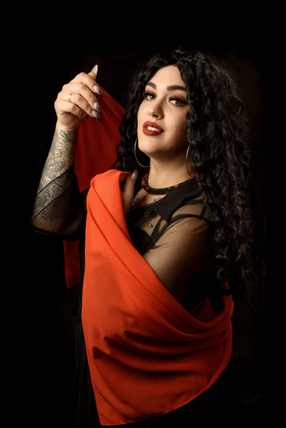Girl gypsy fortune teller with a tattoo in a black dress with a red handkerchief - Foto, immagini
