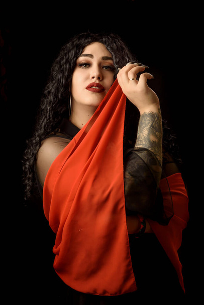 Girl gypsy fortune teller with a tattoo in a black dress with a red handkerchief - Foto, Imagem