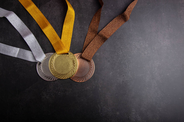 Zlatá medaile, stříbrná medaile a bronzová medaile koncept pro vítězství nebo úspěch - Fotografie, Obrázek