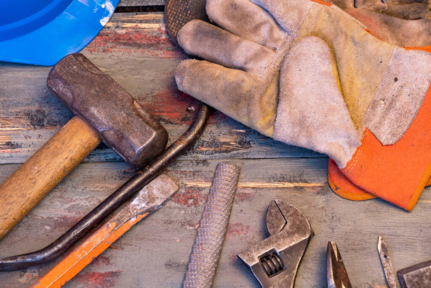 divers outils en métal pour usage domestique et pour travail à l'extérieur du foyer - Photo, image