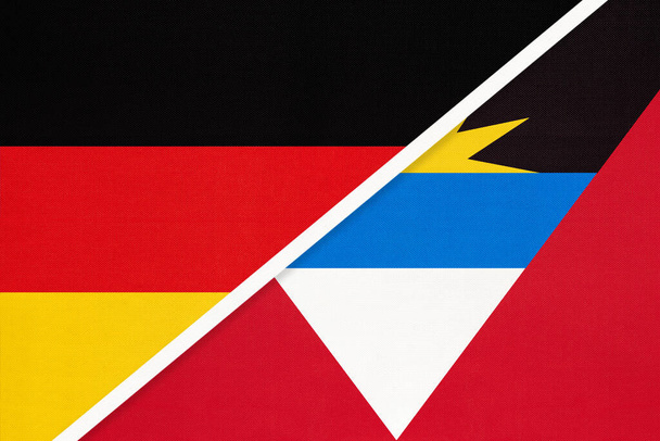 Bundesrepublik Deutschland gegen Antigua und Barbuda, Symbol zweier Nationalflaggen aus Textil. Beziehungen, Partnerschaft und Meisterschaft zwischen europäischen und amerikanischen Ländern. - Foto, Bild