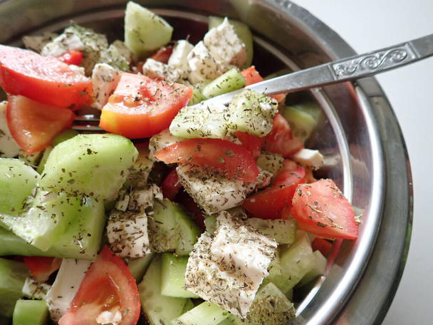 salada balkan vegetal fresca e saudável em uma tigela
     - Foto, Imagem