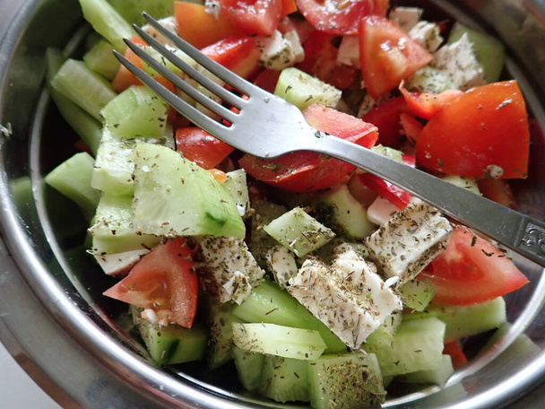 ensalada de balkán vegetal fresca y saludable en un tazón
     - Foto, Imagen