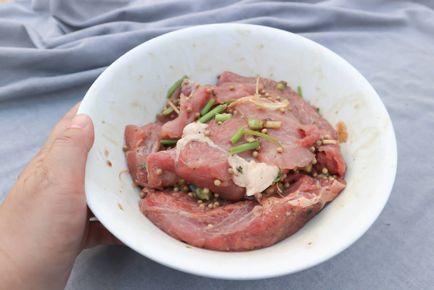serving raw pork or sliced pork and raw beef, sliced beef - Foto, imagen