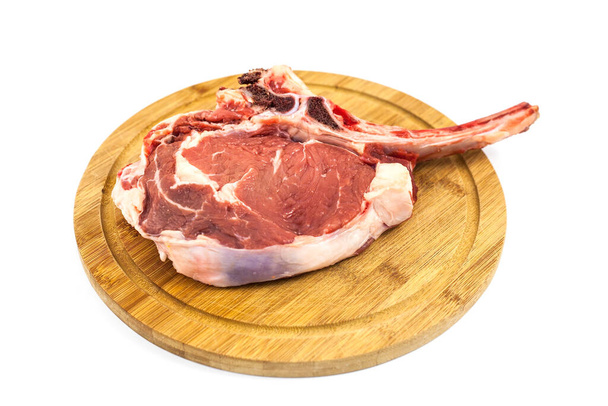 Frisches Rindfleisch auf weißem Hintergrund - Foto, Bild