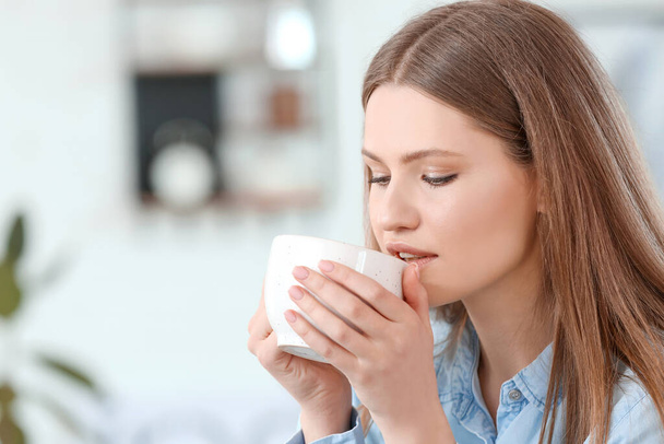 Young woman drinking coffee in cafe - Фото, зображення