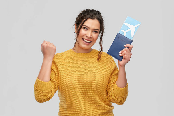 happy young woman with air ticket and passport - Фото, зображення